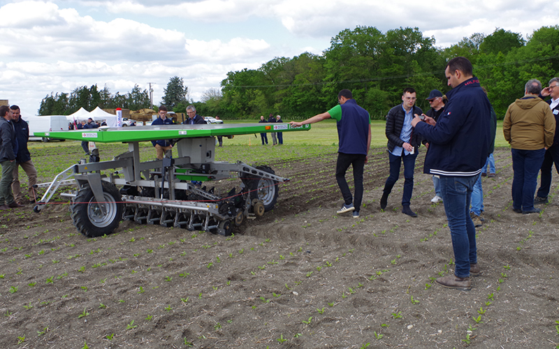 Le robot FD 20 FarmDroid est en expérimentation sur la ferme d’Étrépagny depuis 2021.