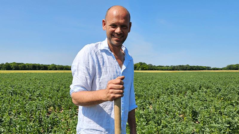 Aymeric de Wazières, agriculteur à Beauval dans la Somme, est également conseiller technique pour le programme féveroles de Saint Louis Sucre.