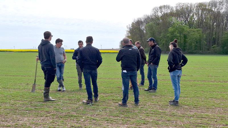 Sébastien Lebel de Novalis Terra, a également apporté ses conseils sur les blés, colzas ou escourgeons de Benoît Guilbert. La transition agricole se raisonne à l’échelle du système de culture.