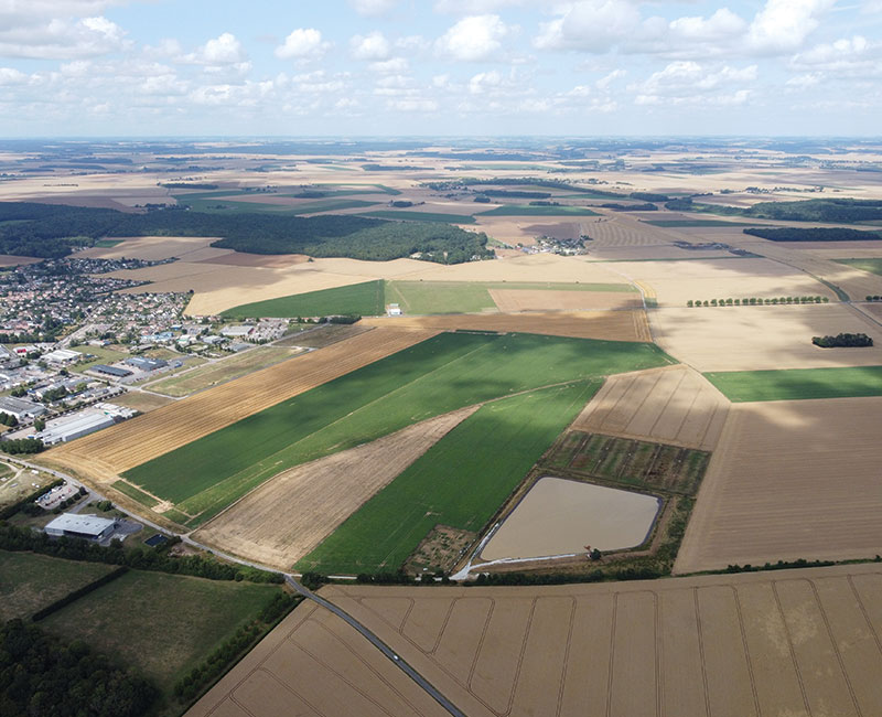 La couverture végétale des sols est le premier levier à mettre en place dans le cadre de la transition agroécologique. Elle  participe à la décarbonation de l’amont agricole.